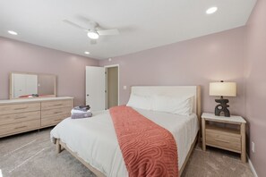 5 habitaciones, escritorio, tabla de planchar con plancha y wifi