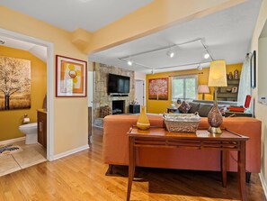 TV, fireplace, stereo, offices