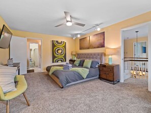 5 bedrooms, desk, iron/ironing board, WiFi