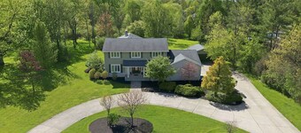 5 King Beds, Hot Tub, Sleeps 10 - Pet Friendly & Close to Clinic
