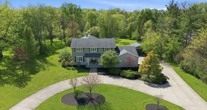 5 King Beds, Hot Tub, Sleeps 10 - Pet Friendly & Close to Clinic