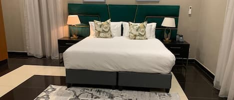 Executive Double Room, 6 Bedrooms | Iron/ironing board, free WiFi, bed sheets