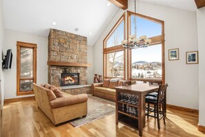 Interior - Beautiful 4 Bedroom Home with Panoramic Mountain Views (Avon)