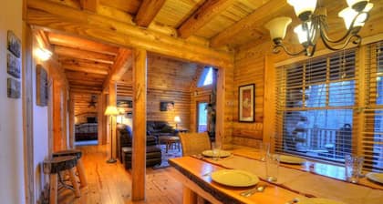 Cabin on Nantahala River! Dog-Friendly