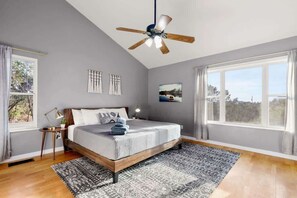4 bedrooms, iron/ironing board, internet, bed sheets