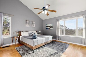 4 Schlafzimmer, Bügeleisen/Bügelbrett