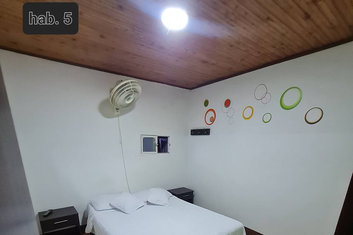 ห้องทราดิชันนัลดับเบิล | Wi-Fi ฟรี, ผ้าปูที่นอน