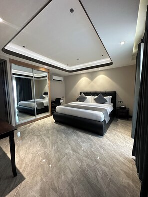 Junior Room | Premium bedding, pillow-top beds, in-room safe, blackout curtains - One Euphoria Luxe Hotel (Angeles City)