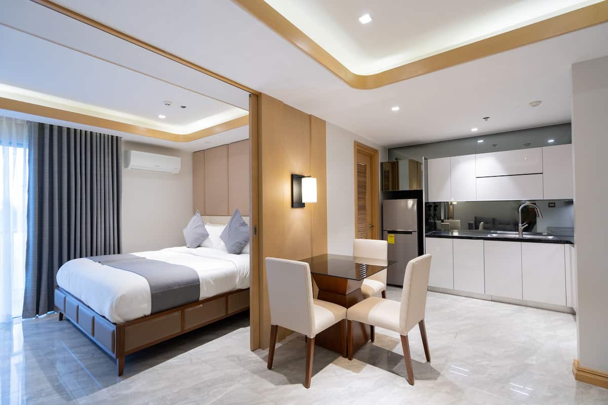 Deluxe Room | 1 bilik tidur, peralatan tempat tidur premium, tilam berlapik