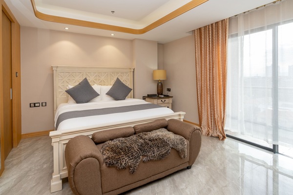 Premium bedding, pillowtop beds, in-room safe, blackout drapes