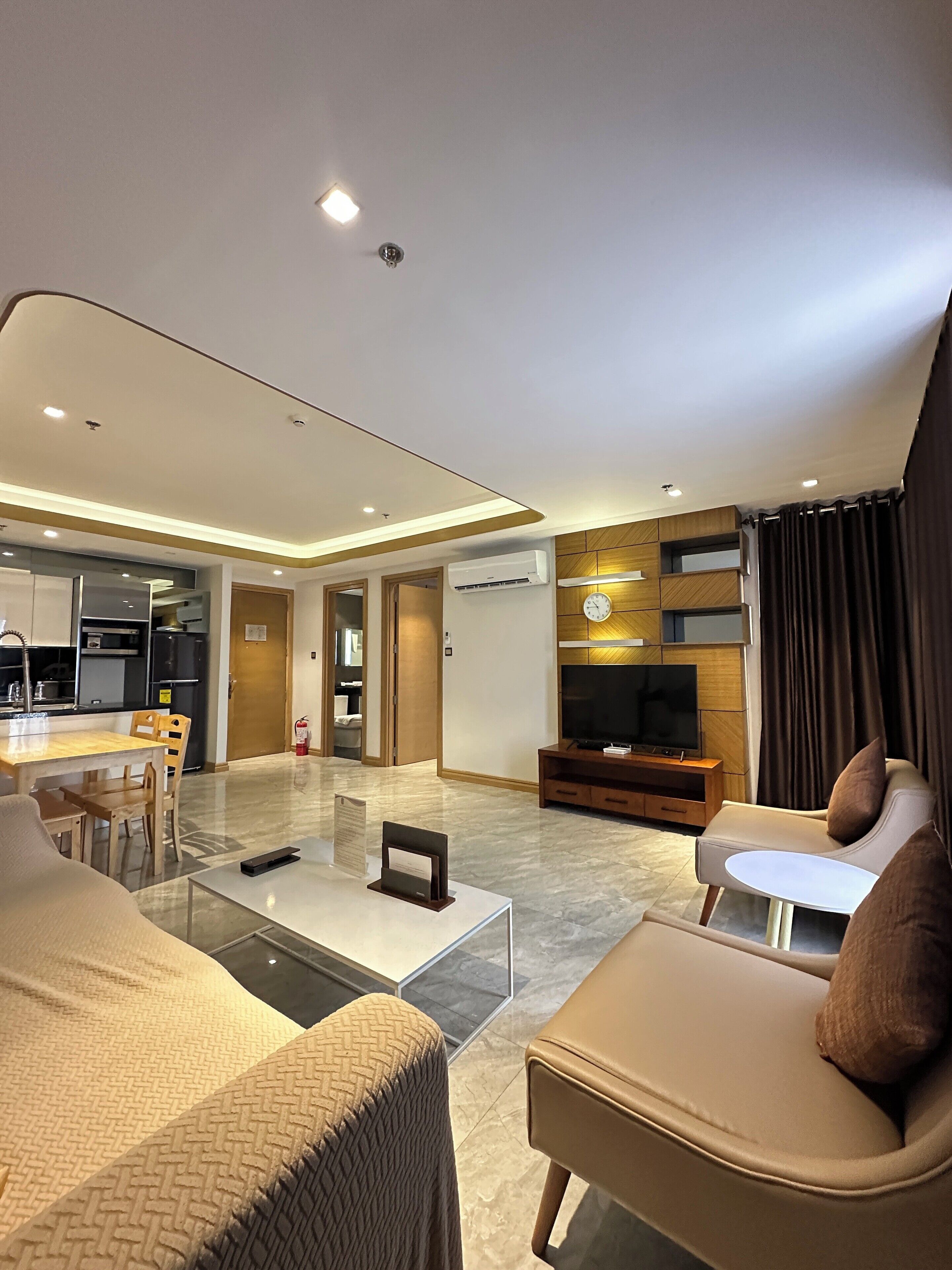 Executive Suite | Living area | Flat-screen TV