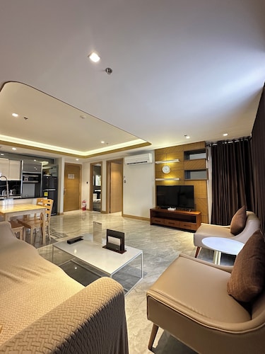 One Euphoria Luxe Hotel