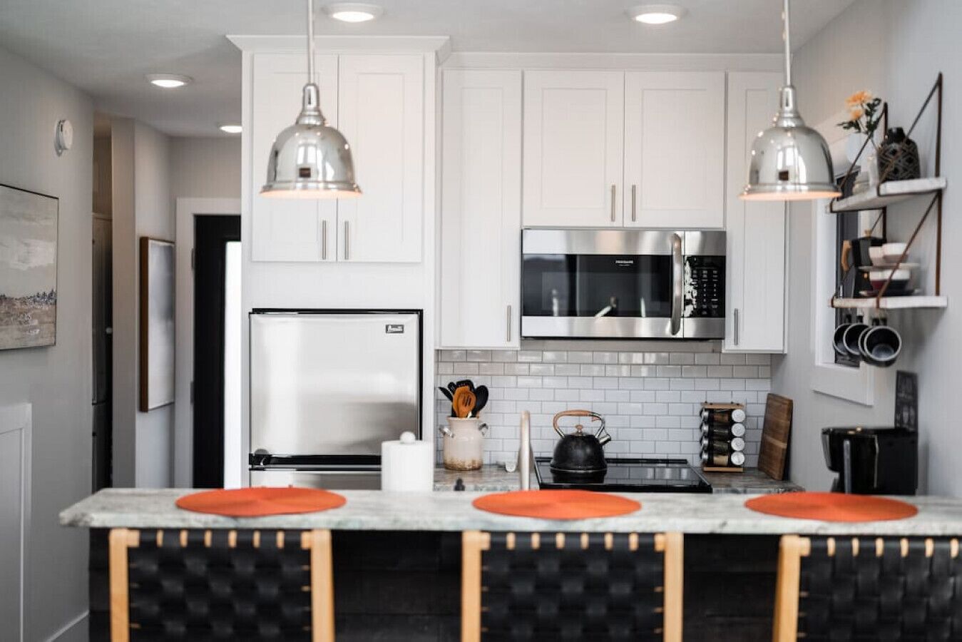 Frigorifero, microonde, forno, piano cottura