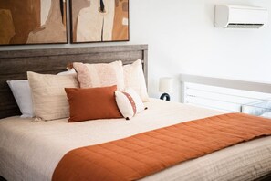 1 bedroom, desk, iron/ironing board, travel crib - Stella Boona 1BD Loft Condo Downtown Wineries Beaches (Traverse City)