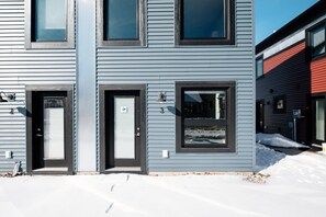 Exterior detail - Stella Boona 1BD Loft Condo Downtown Wineries Beaches (Traverse City)