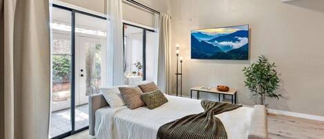 2 bedrooms, desk, iron/ironing board, WiFi