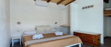 1 slaapkamer, een strijkplank/strijkijzer, reisbedje, gratis wifi