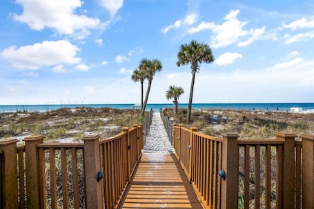 Property grounds. Edgewater Windward 104- Amazing Views!