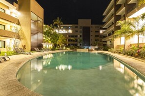 Outdoor pool, a heated pool