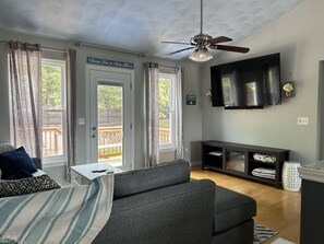 Televisión y chimenea 