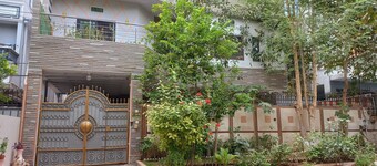 6 - 8 Guests 3 Bedrooms 3 Beds 4 Baths.