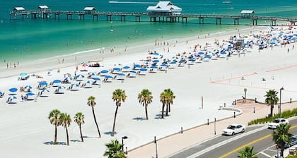 AVALON RESORT, LUXURY CUSTOM 2/2 BEACH THEMED CONDO, HEATED POOL, CLOSE TO BEACH