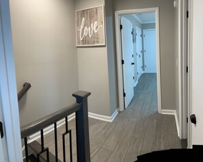 Interior - New 2023 Renovation condo/pool/on site parking/5 mins to beach/baby crib (Hilton Head Island)