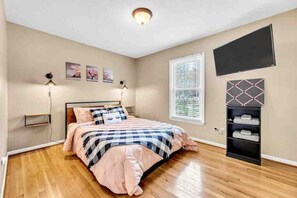 3 Schlafzimmer, Schreibtisch, Bügeleisen/Bügelbrett, Reisekinderbett