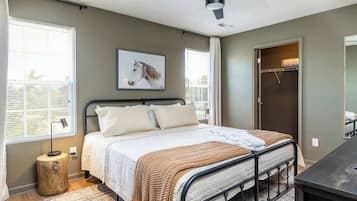 2 slaapkamers, een strijkplank/strijkijzer, wifi, beddengoed