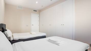 2 slaapkamers, een strijkplank/strijkijzer, gratis wifi, beddengoed