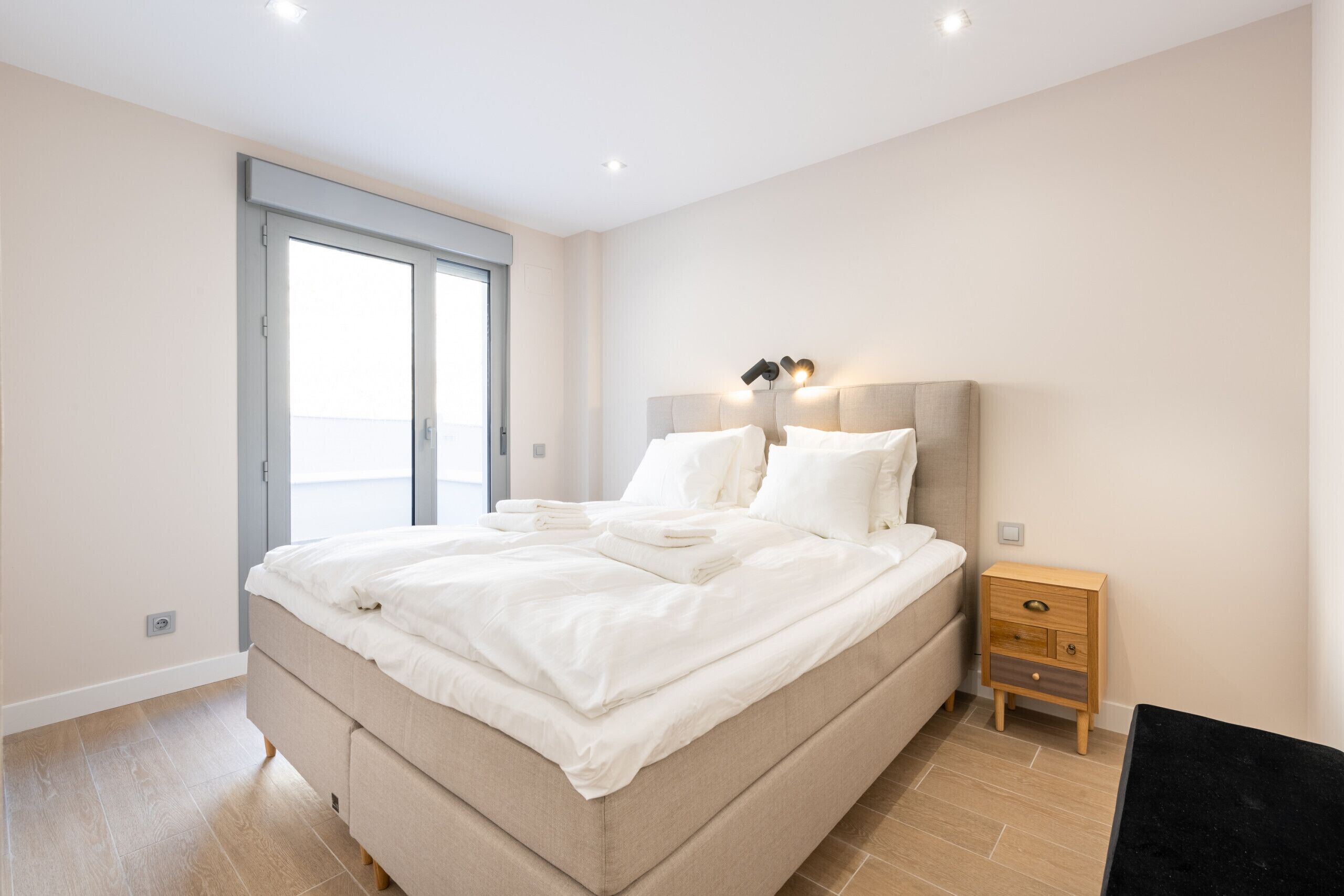 2 dormitorios, tabla de planchar con plancha, wifi gratis y ropa de cama