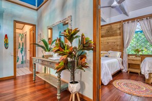 2 bedrooms, in-room safe, free WiFi, bed sheets - Caribbean-style home — 5 min walk to the beach! (Puerto Viejo de Talamanca)