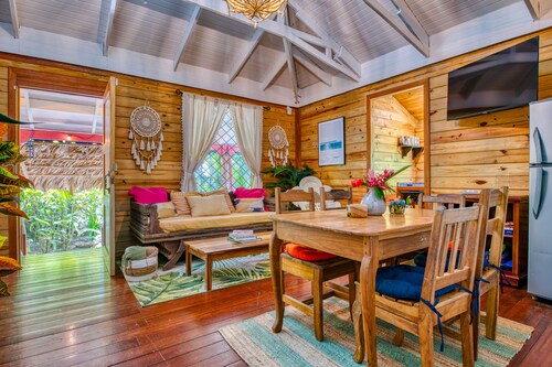 Caribbean-style home — 5 min walk to the beach!