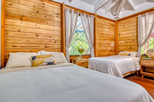 Caribbean-style home — 5 min walk to the beach!