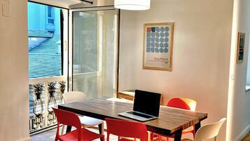 Familienapartment | Eigene Küche | Großer Kühlschrank, Mikrowelle, Ofen, Herdplatte