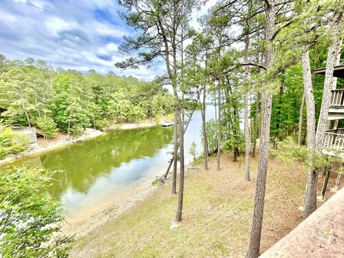 80BPD,  Four bedroom, two 1/2 bath log-sided condo with lake view , garage by RedAwning