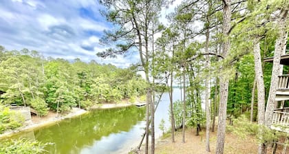 80BPD, Four bedroom, two 1/2 bath log-sided condo with lake view , garage by RedAwning