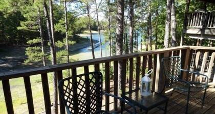 80BPD, Four bedroom, two 1/2 bath log-sided condo with lake view , garage by RedAwning
