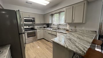 Fridge, oven, dishwasher, coffee/tea maker