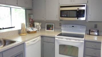 Microwave, dishwasher, coffee/tea maker, toaster