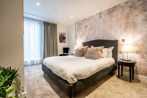 2 Schlafzimmer, Bügeleisen/Bügelbrett