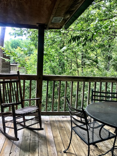 Forest View two bedroom, two bath Harbor North luxury loft cottage with private hot tub o Lake on Ouachita. by RedAwning