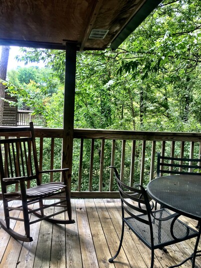 Forest View two bedroom, two bath Harbor North luxury loft cottage with private hot tub o Lake on Ouachita. by RedAwning