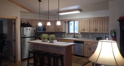 Lake view three bedroom, three bath cottage with private hot tub overlooking Lake Ouachita. by RedAwning