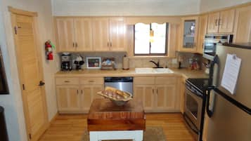 Fridge, oven, coffee/tea maker, toaster