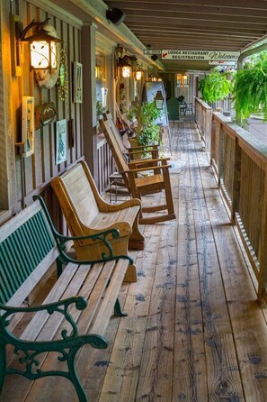 Property grounds - Lake view two bedroom, two bath log-sided cottage with private hot tub overlooking Lake Ouachita. by RedAwning (Mount Ida)