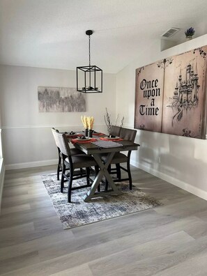 Dining - Home in Kissimmee (Kissimmee)