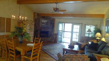 Télévision, cheminée