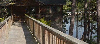 Two bedroom, two bath, log-sided, luxury Harbor North cottage overlooking Lake Ouachita. by RedAwning