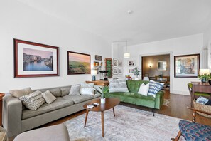 Smart TV, fireplace, DVD player, books